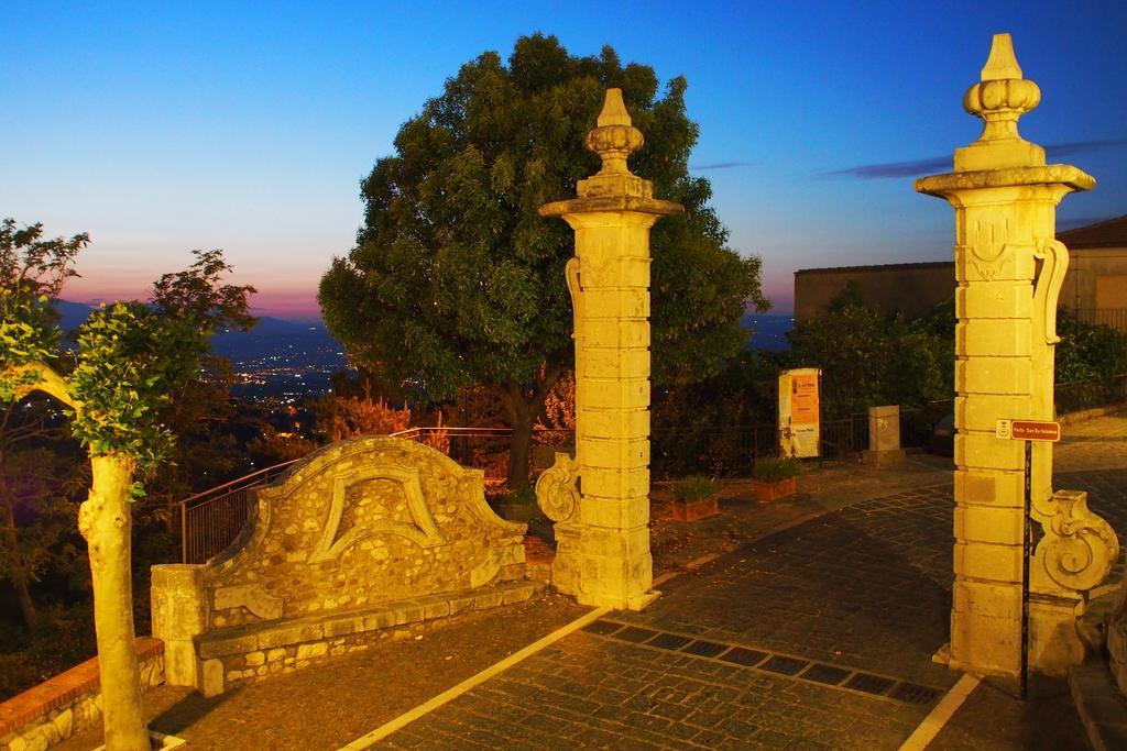 Palazzo Ruggiero Bed & Breakfast Montefusco Exterior photo